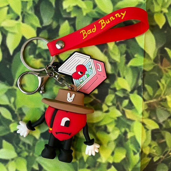 Bad Bunny ( VERANO SIN TI) Heart Keychain - Picture 5 of 5